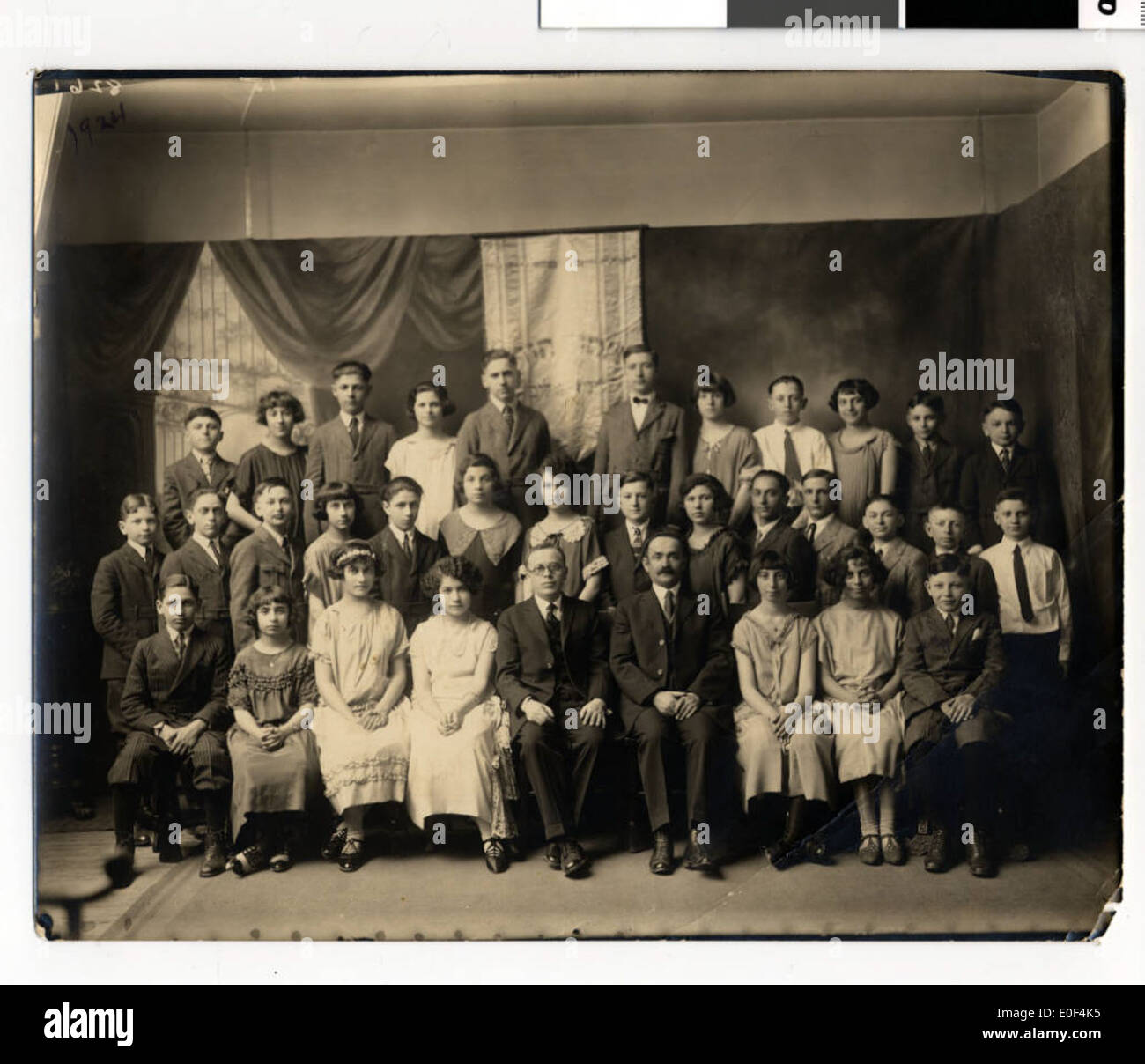 Le Talmud Torah of Minneapolis Elementary Graduating Class, photographié au début du XXe siècle, capture un moment important dans l'éducation religieuse des enfants juifs de Minneapolis. Banque D'Images