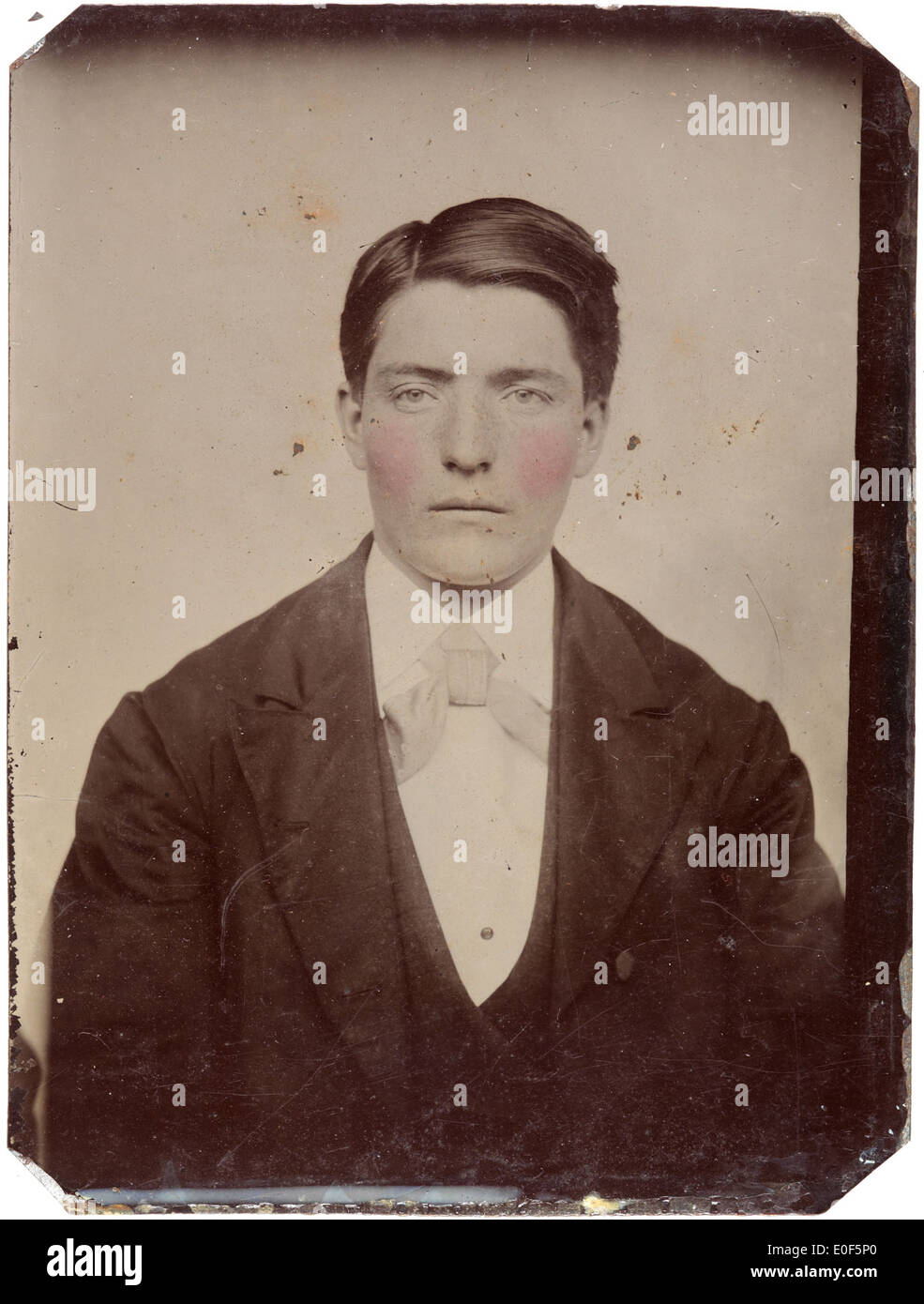 Portrait d'un jeune homme entre 1856 et 1900, capturant une photographie historique dans un style photographique alternatif unique. Banque D'Images