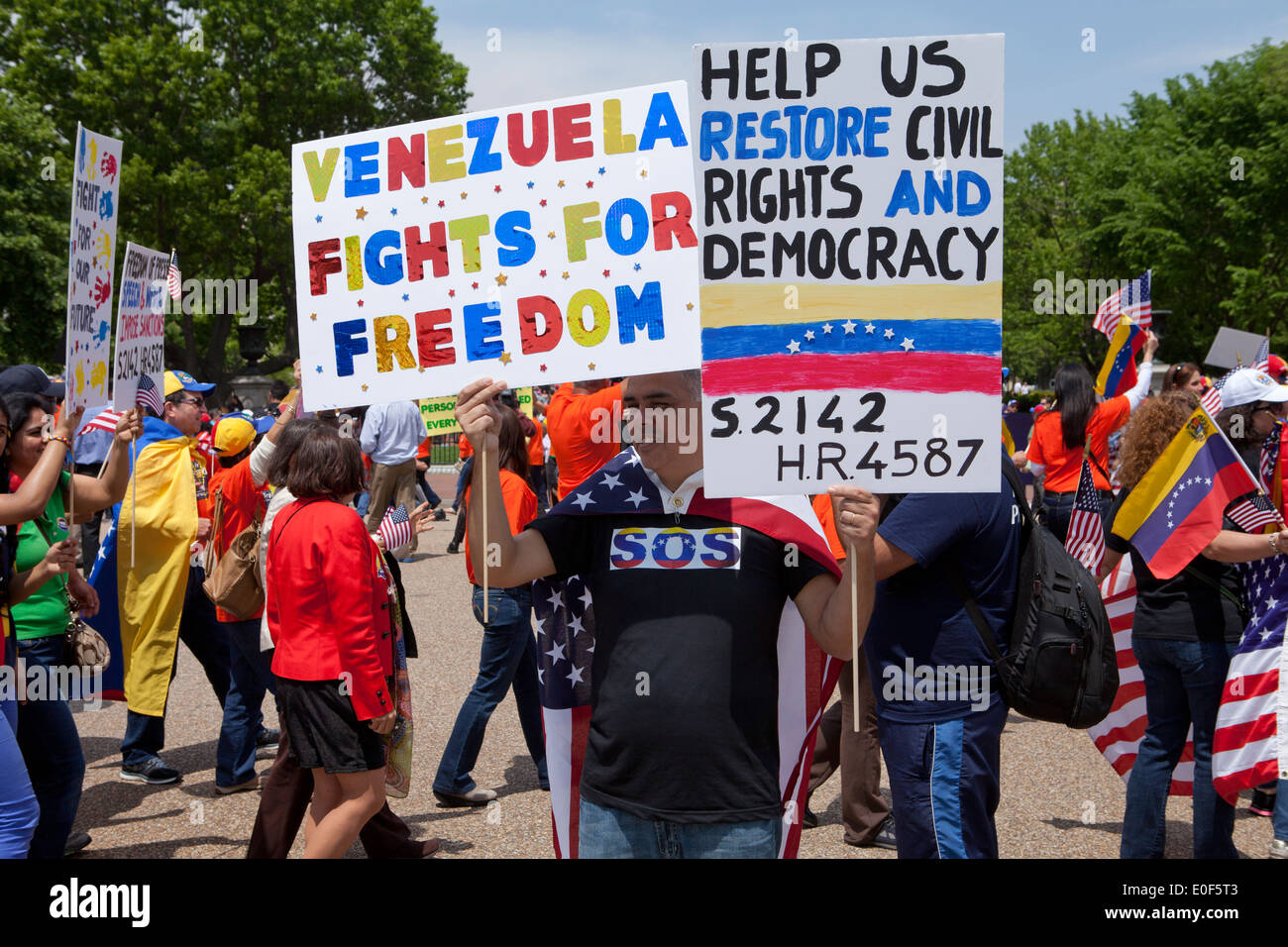 Le Gouvernement vénézuélien en protestation contre Washington, DC USA Banque D'Images