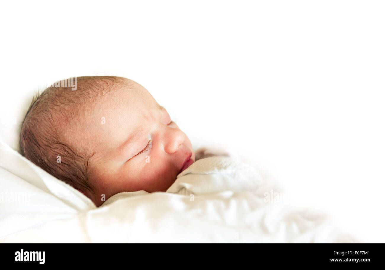 Dormir bébé nouveau-né à l'hôpital - les premières heures de la vie nouvelle Banque D'Images