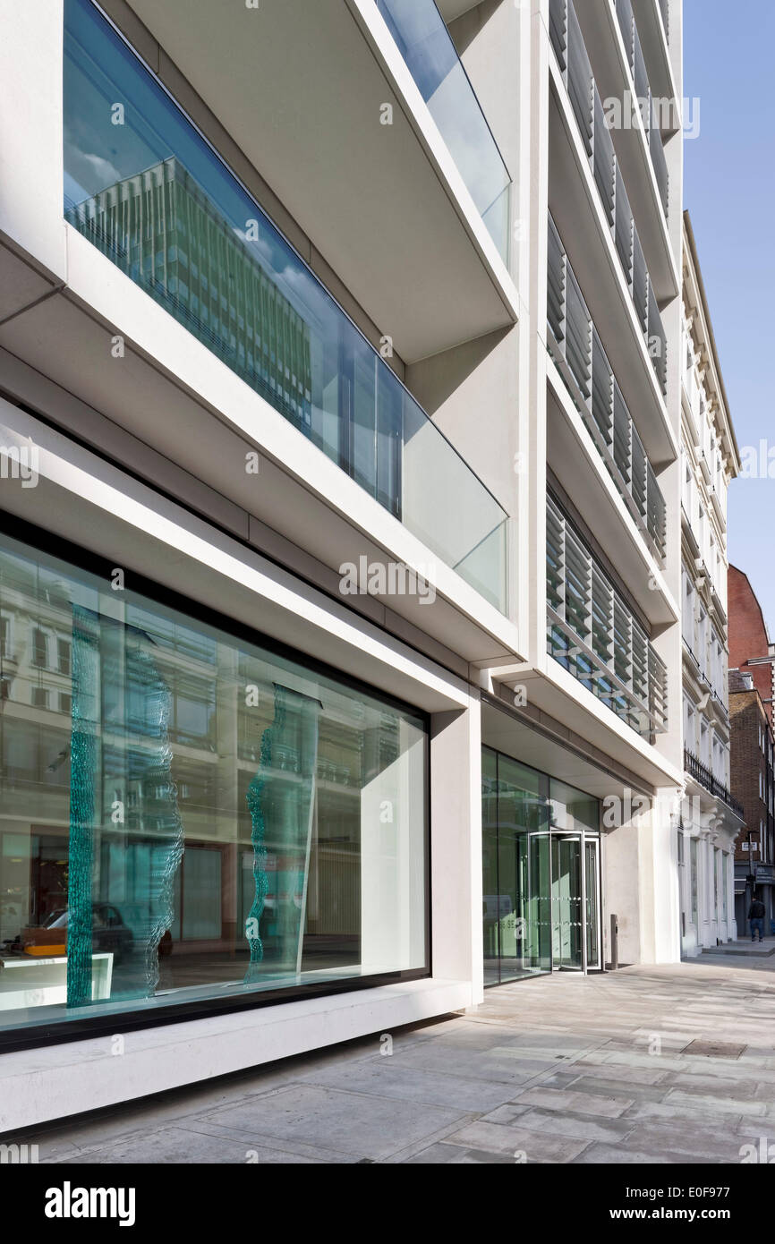 Marble Arch House, Londres, Royaume-Uni. Architecte : Bennetts Associates Architects, 2014. Entrée privée sur la rue Seymour l'élévation. Banque D'Images