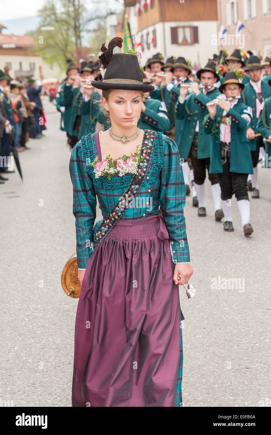 Marque jeune fournisseur Eden en Dirndl Banque D'Images