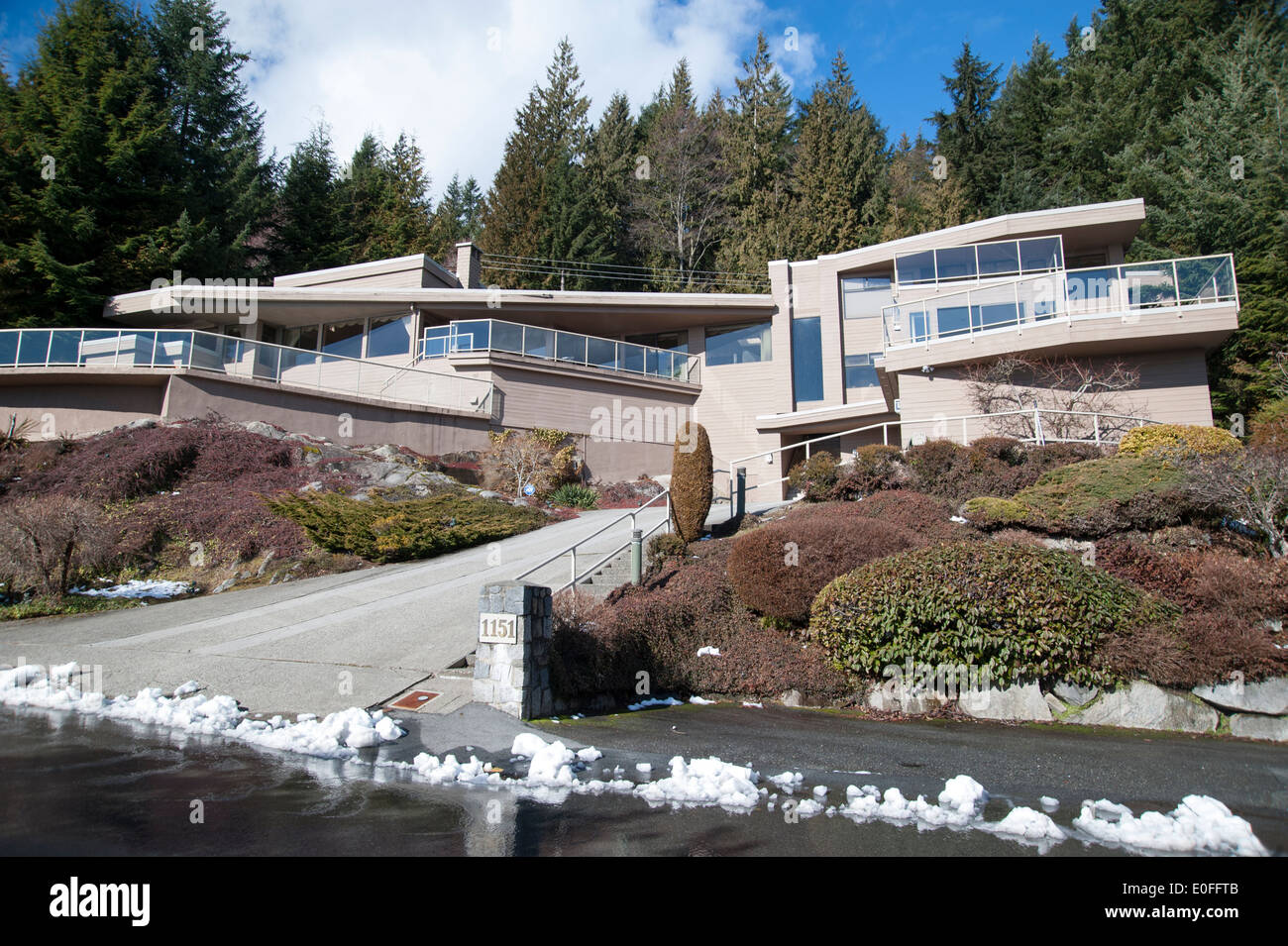 Extérieur de grande maison moderne dans les propriétés de la West Vancouver, British Columbia, Canada Banque D'Images
