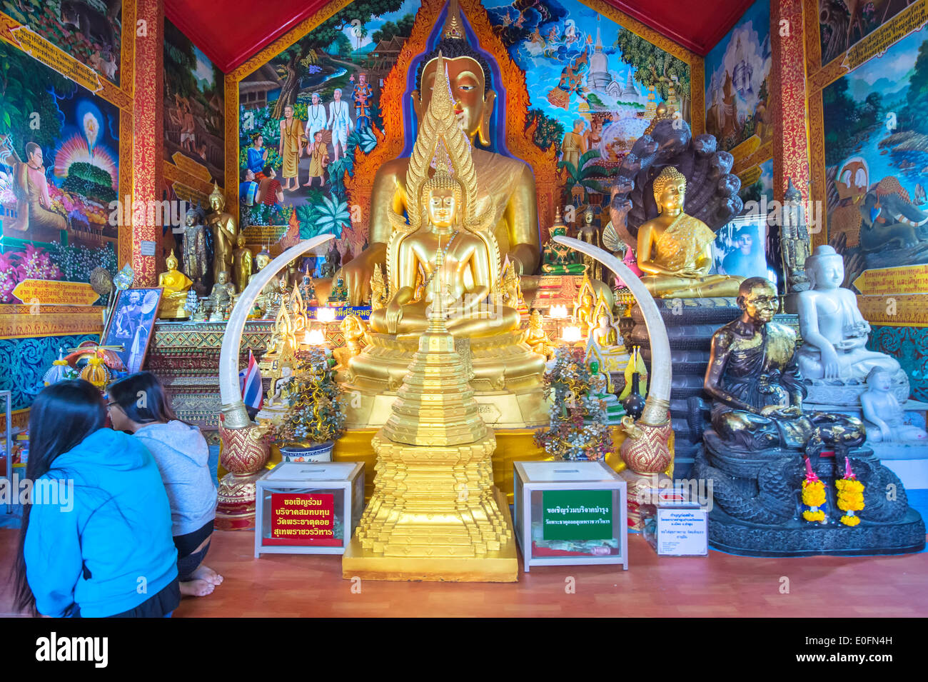 Statue de Bouddha, Wat Doi Suthep, Chiang Mai, Thaïlande Banque D'Images