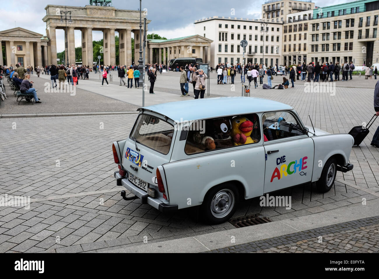 Voiture Trabant Pariser Platz Berlin Allemagne Banque D'Images