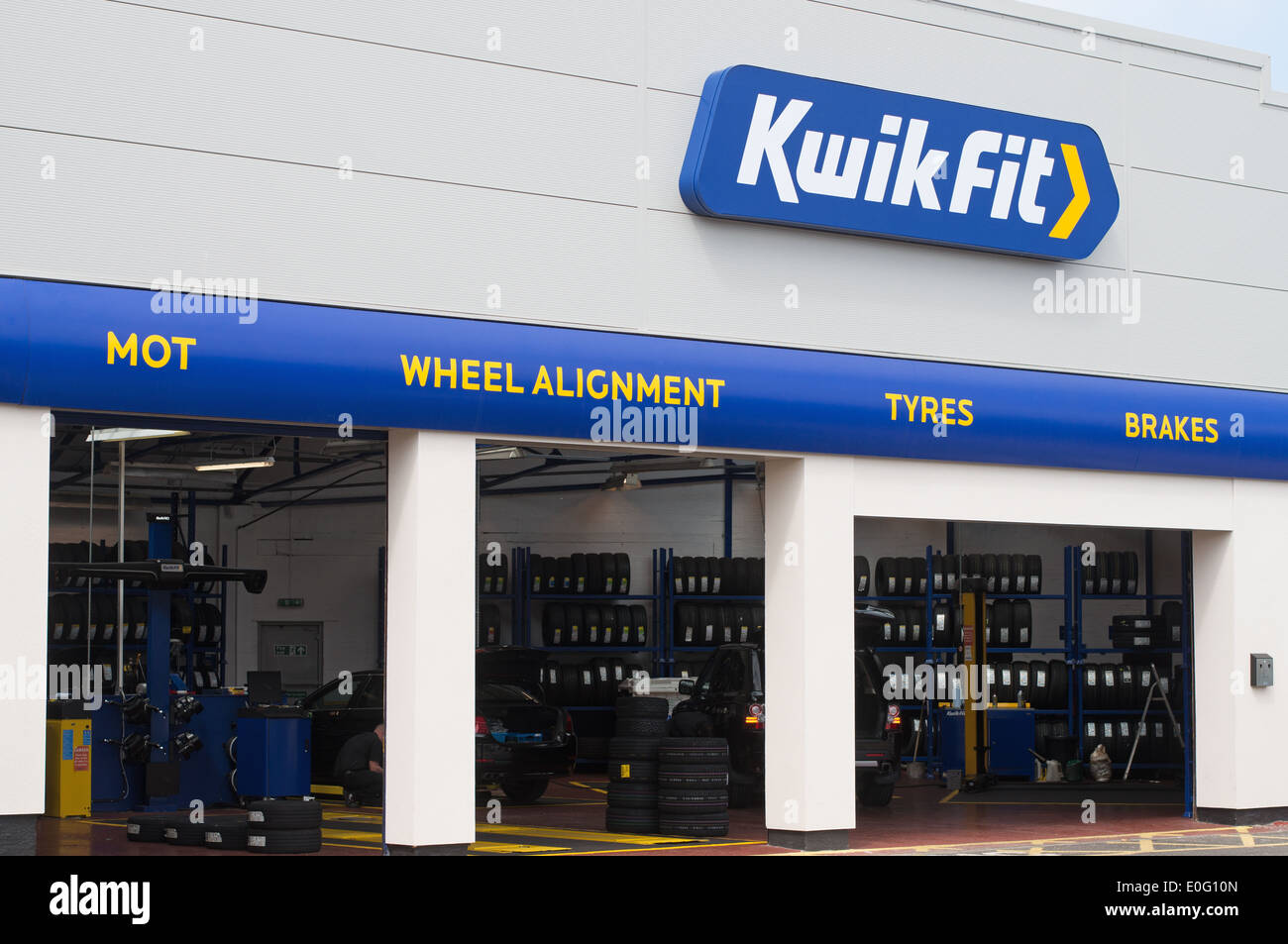 Garage Kwik Fit Whitley Bay North East England UK Banque D'Images