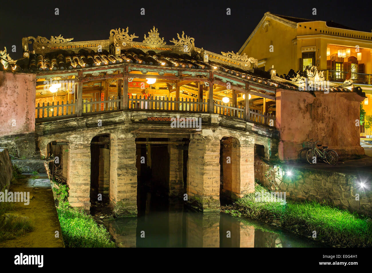 Le pont japonais dans le vieux quartier de Hoi An, Vietnam. Site du patrimoine mondial de l'Unesco et célèbre destination touristique. Banque D'Images