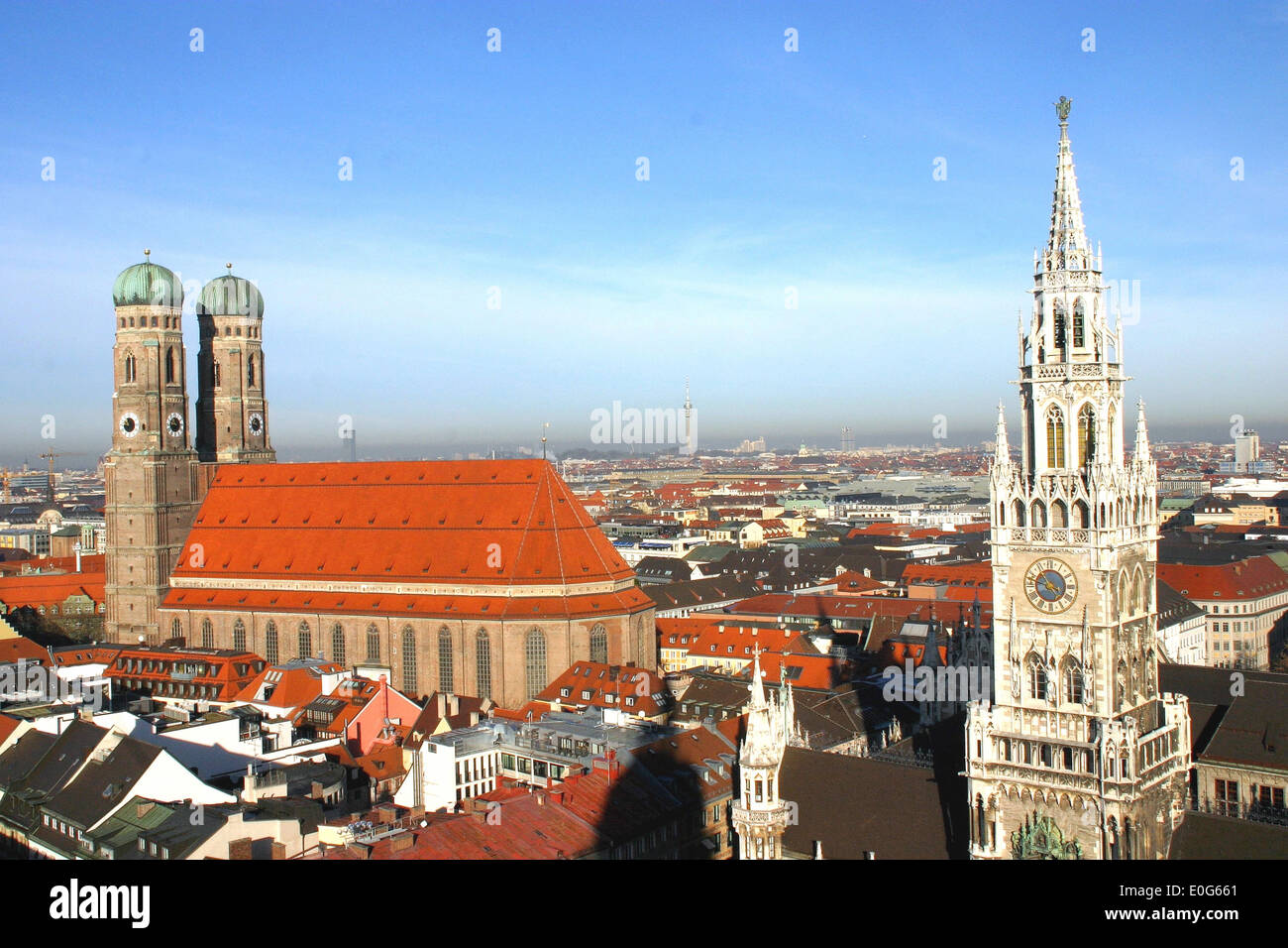 Allemagne, Munich, l'église Notre-Dame et l'hôtel de ville Banque D'Images