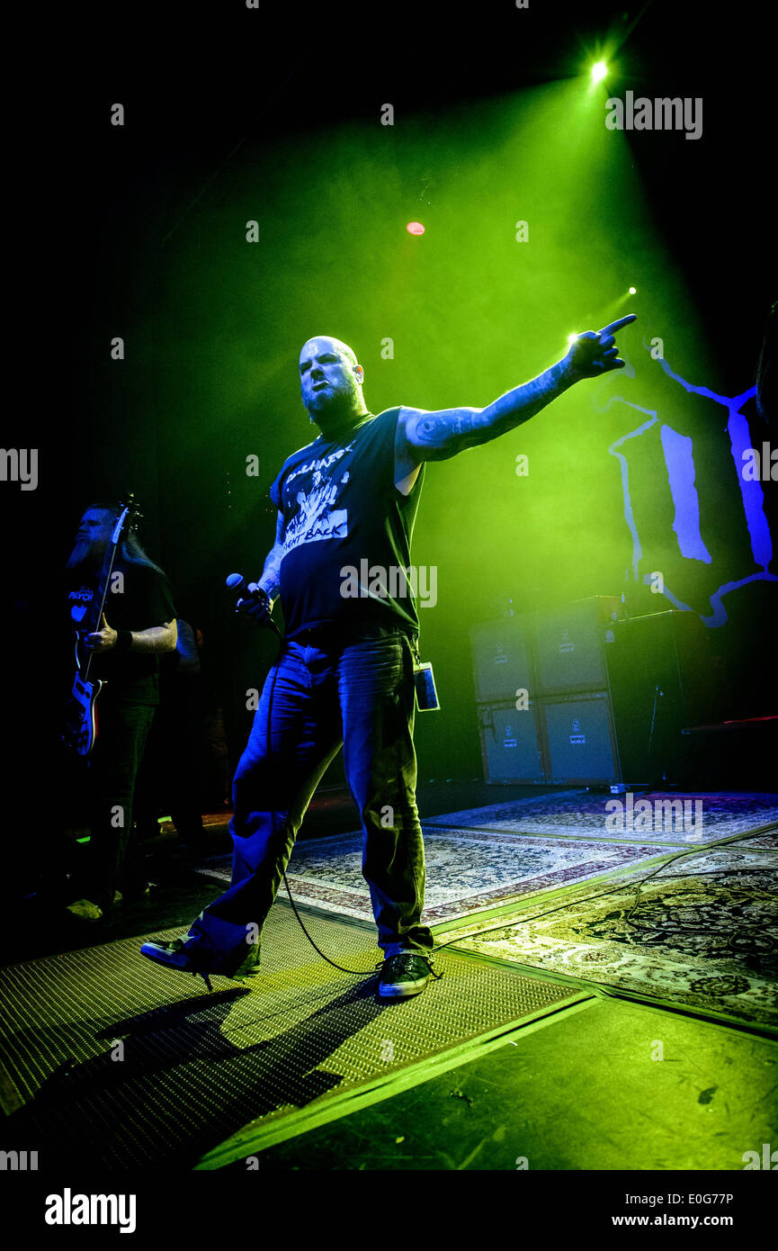 Toronto, Ontario, Canada. 12 mai, 2014. Le supergroupe de heavy metal américain 'Down' effectué au Danforth Music Hall à Toronto. Membres du groupe : Phil Anselmo, JIMMY BOWER, PEPPER KEENAN, PAT BRUDERS, Bobby LANDGRAF Crédit : Igor/Vidyashev ZUMAPRESS.com/Alamy Live News Banque D'Images