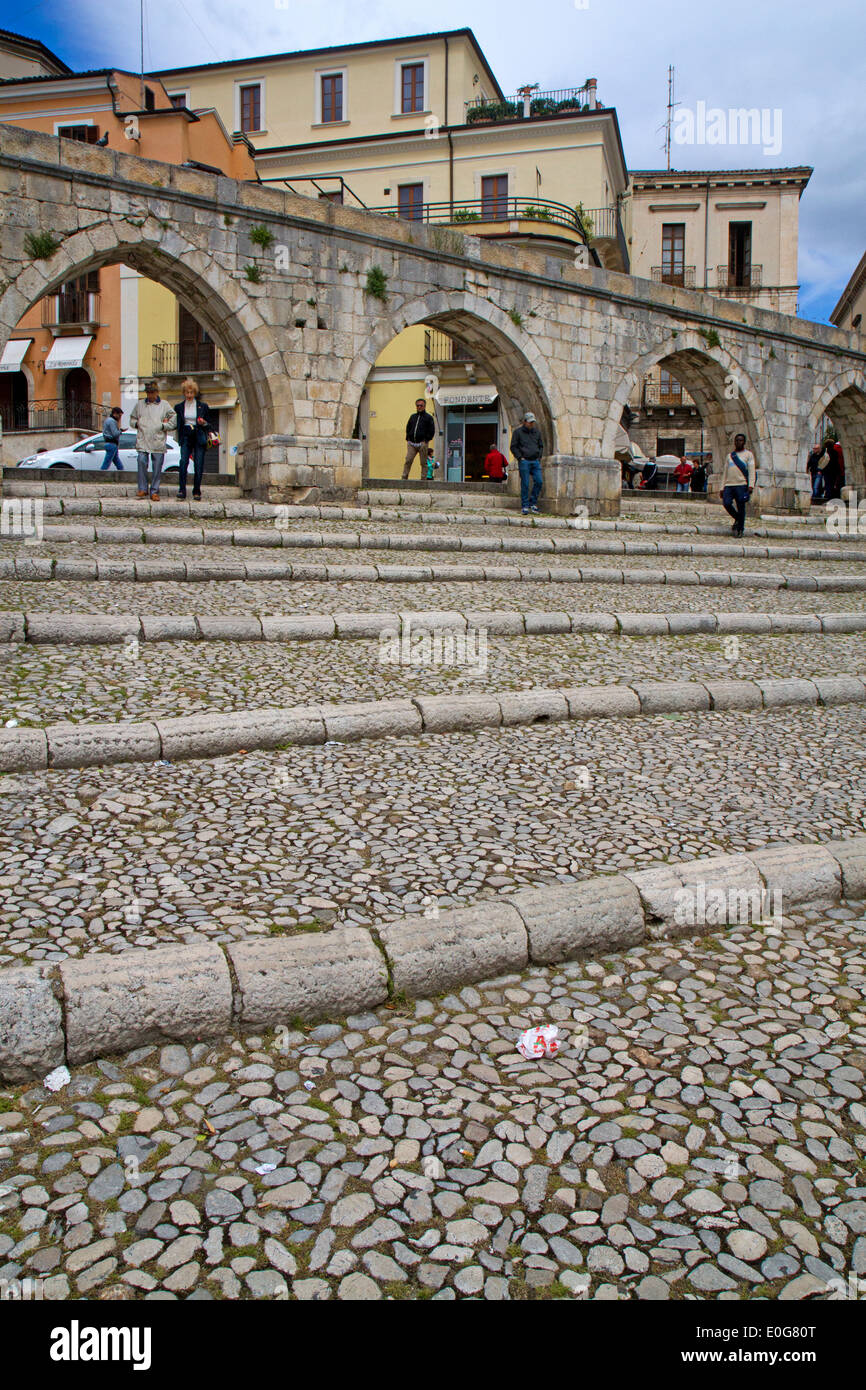 Sulmona 13e siècle l'Aqueduc Banque D'Images