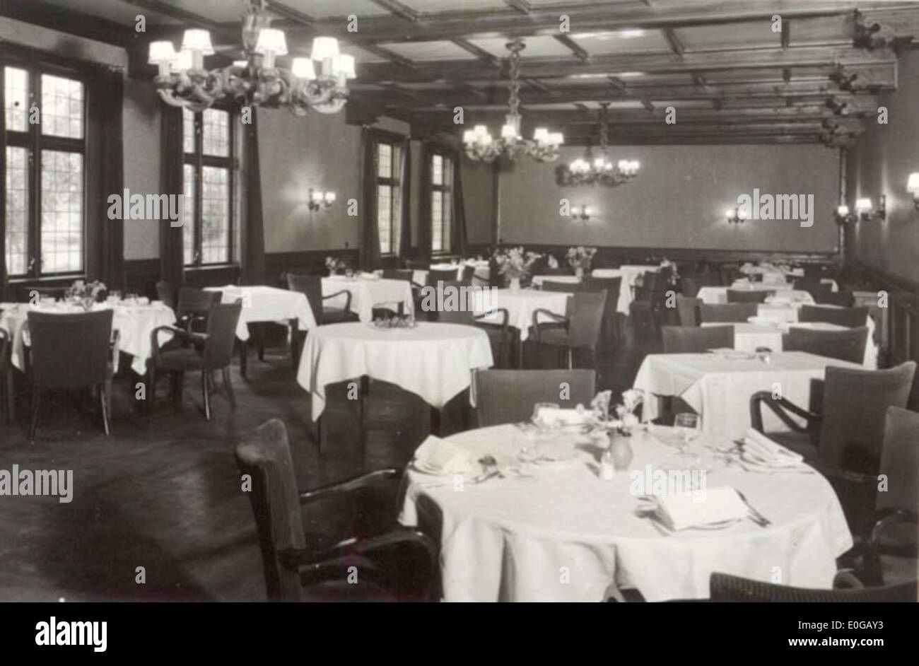 Une image historique de Heim Geilo, montrant des bâtiments d'une période de guerre en Norvège. Geilo, situé en Norvège, a une importance historique liée à la période d'occupation et à la reprise après-guerre. Banque D'Images