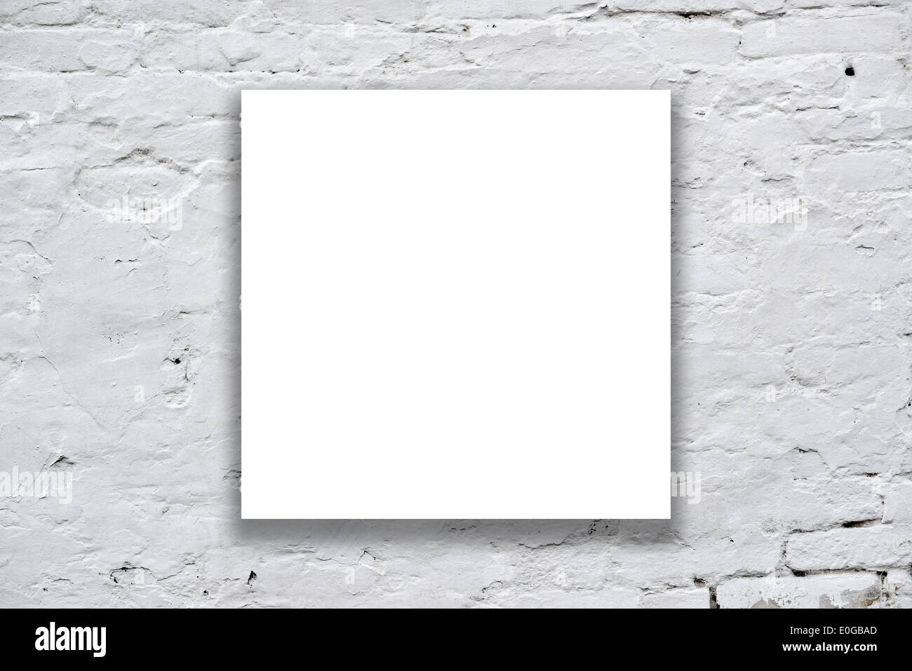 Square Poster accroché sur la galerie d'art mur blanc. Banque D'Images