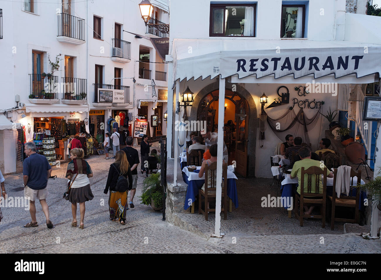 Restaurant dans la vieille ville, Peniscola, Costa del Azahar, Valencia, Espagne Banque D'Images