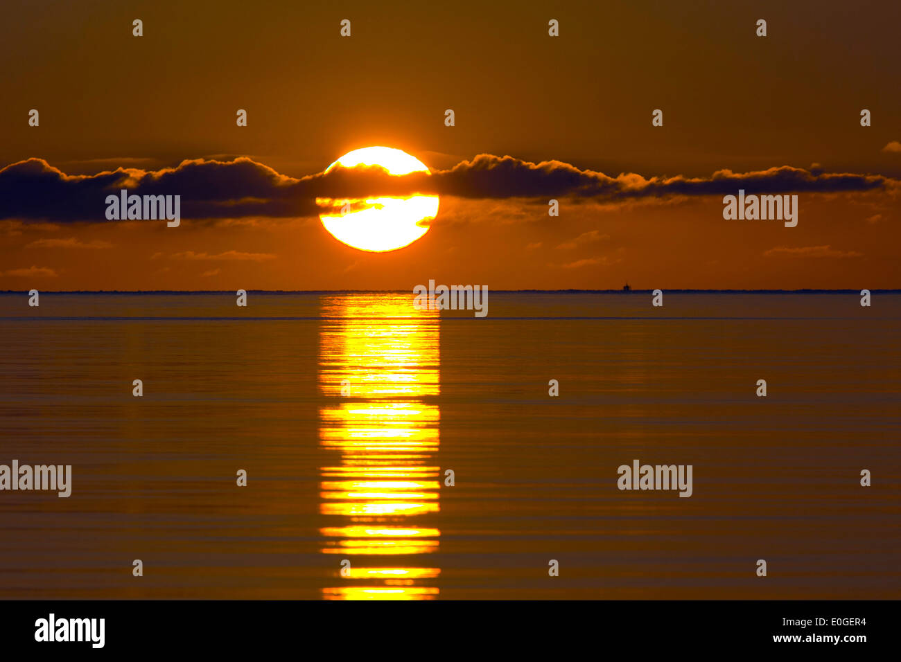 Coucher de soleil au sud-ouest de la Norvège, Hidra., Coucher du soleil à Hidra, au sud-ouest de la Norvège. Banque D'Images