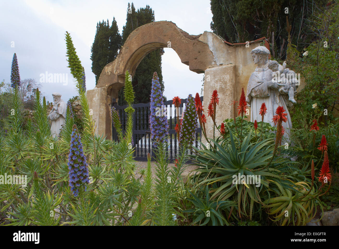 Entrée de la mission San Carlos Borromeo del Rio Carmelo à Carmel-By-The-Sea, California, USA, Amérique Latine Banque D'Images