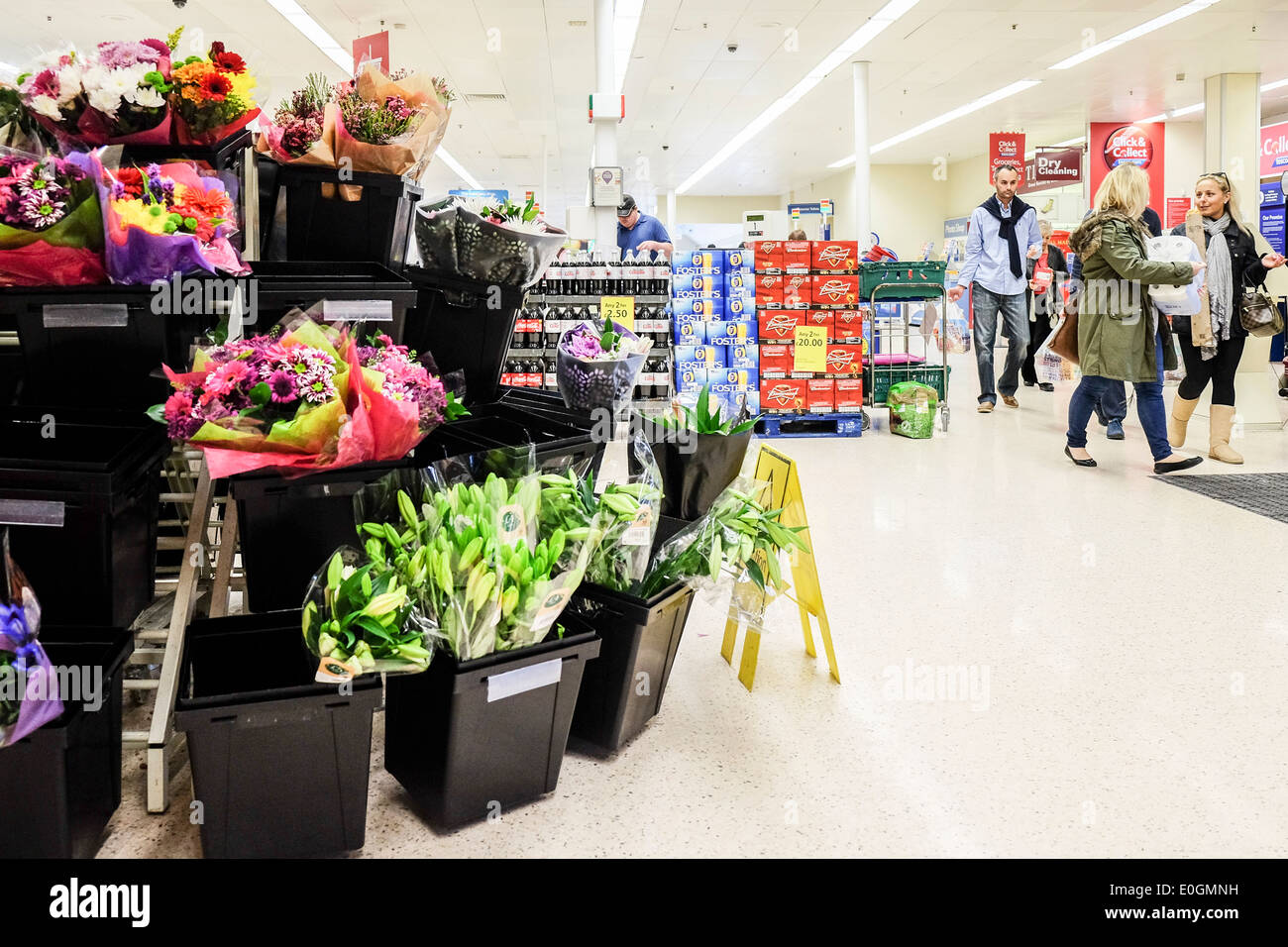 L'intérieur d'un supermarché Tesco à Essex. Banque D'Images