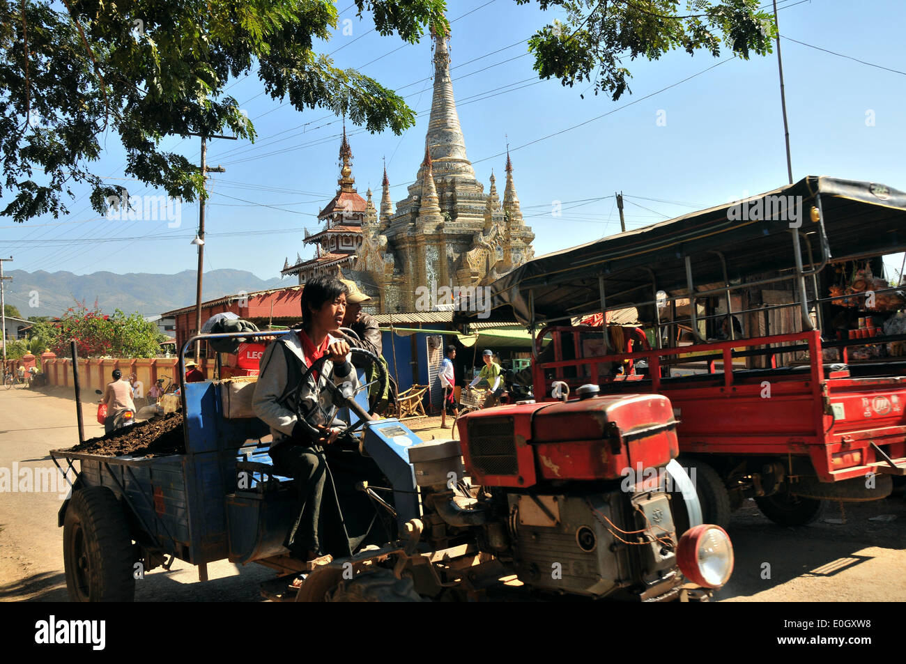 Pagode à Nyaungshwe au Lac Inle, Myanmar, Birmanie, Asie Banque D'Images