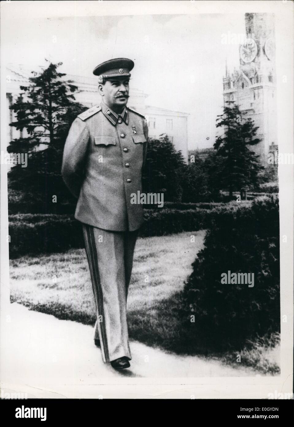 Jan 1, 1940 - le maréchal Staline : Balade dans le kremlin de jardins. (Date précise inconnue) APR Banque D'Images