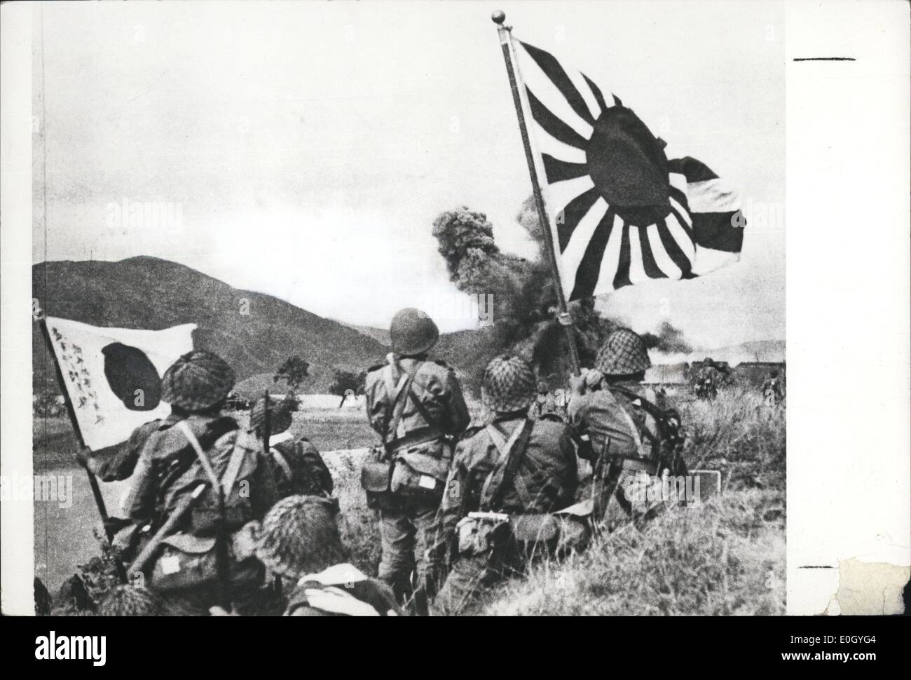 Jan 1, 1940 - La bataille de Bataan - 1939-45 : Marines japonaises comme arrêt d'obus d'Américains de leur position pour ralentir leur avance à Bataan. (Date précise inconnue). Banque D'Images