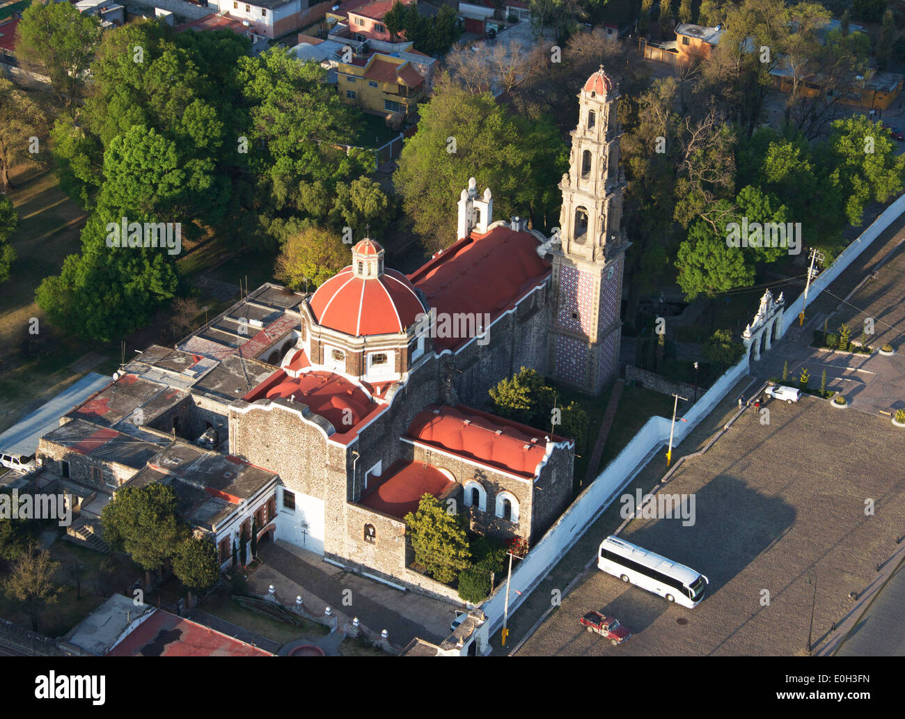 Vue aérienne de l'Église évangéliste San Juan et monastère de San Juan de Teotihuacan au Mexique Banque D'Images