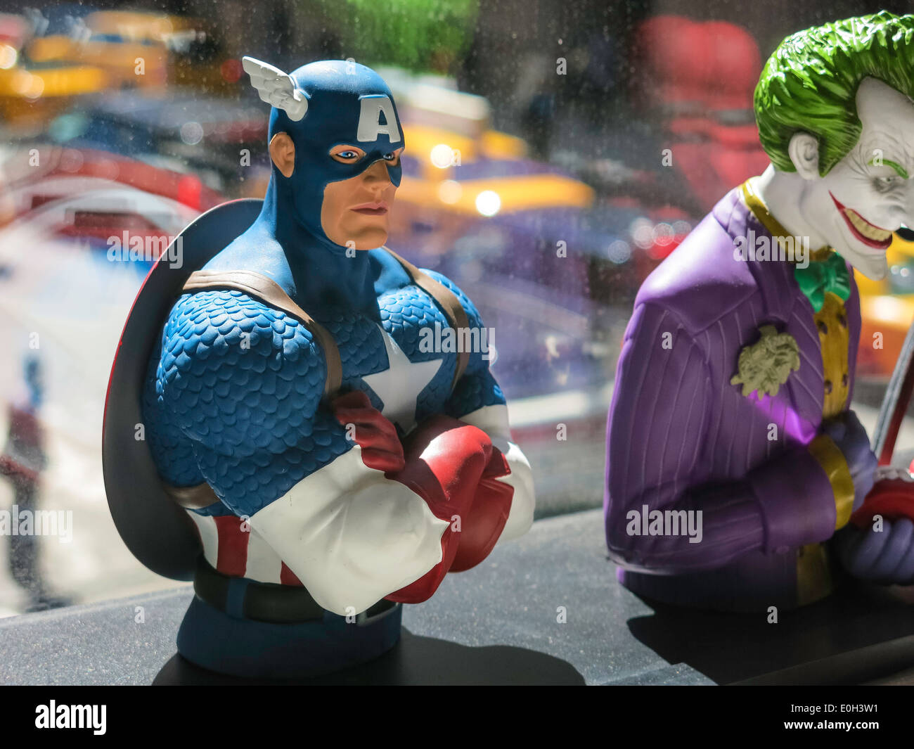 Captain America Action Figure, Midtown Comics Store sur Lexington Avenue, NYC Banque D'Images