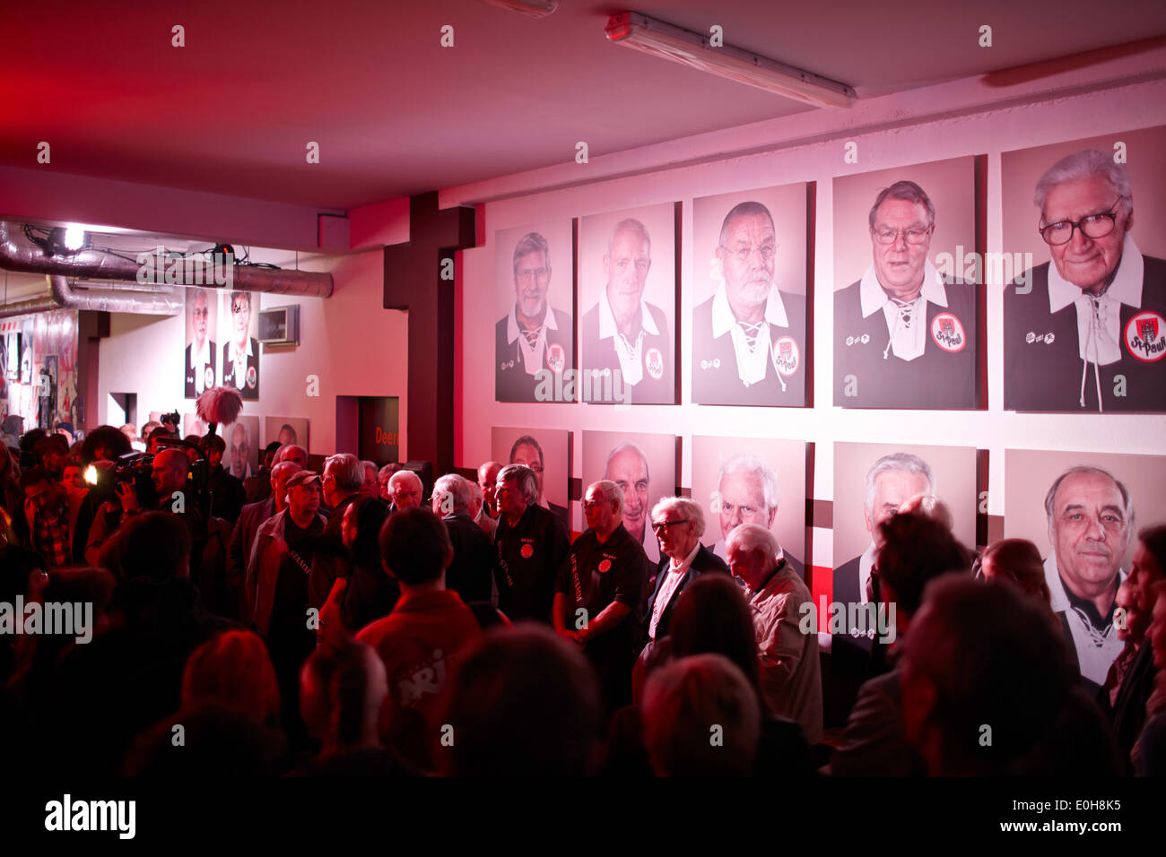 Exposition à la tribune principale du stade Millerntor, projet par projet "Viva con Agua', ouvert au cours de matches à domicile de footbal Banque D'Images