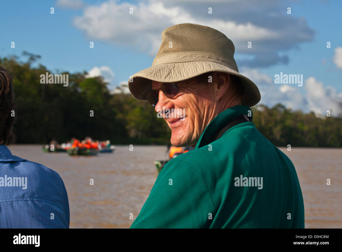 Les touristes profiter safari en bateau dans la rivière KINABATANGAN Wildlife Sanctuary - SABAH, Bornéo Banque D'Images