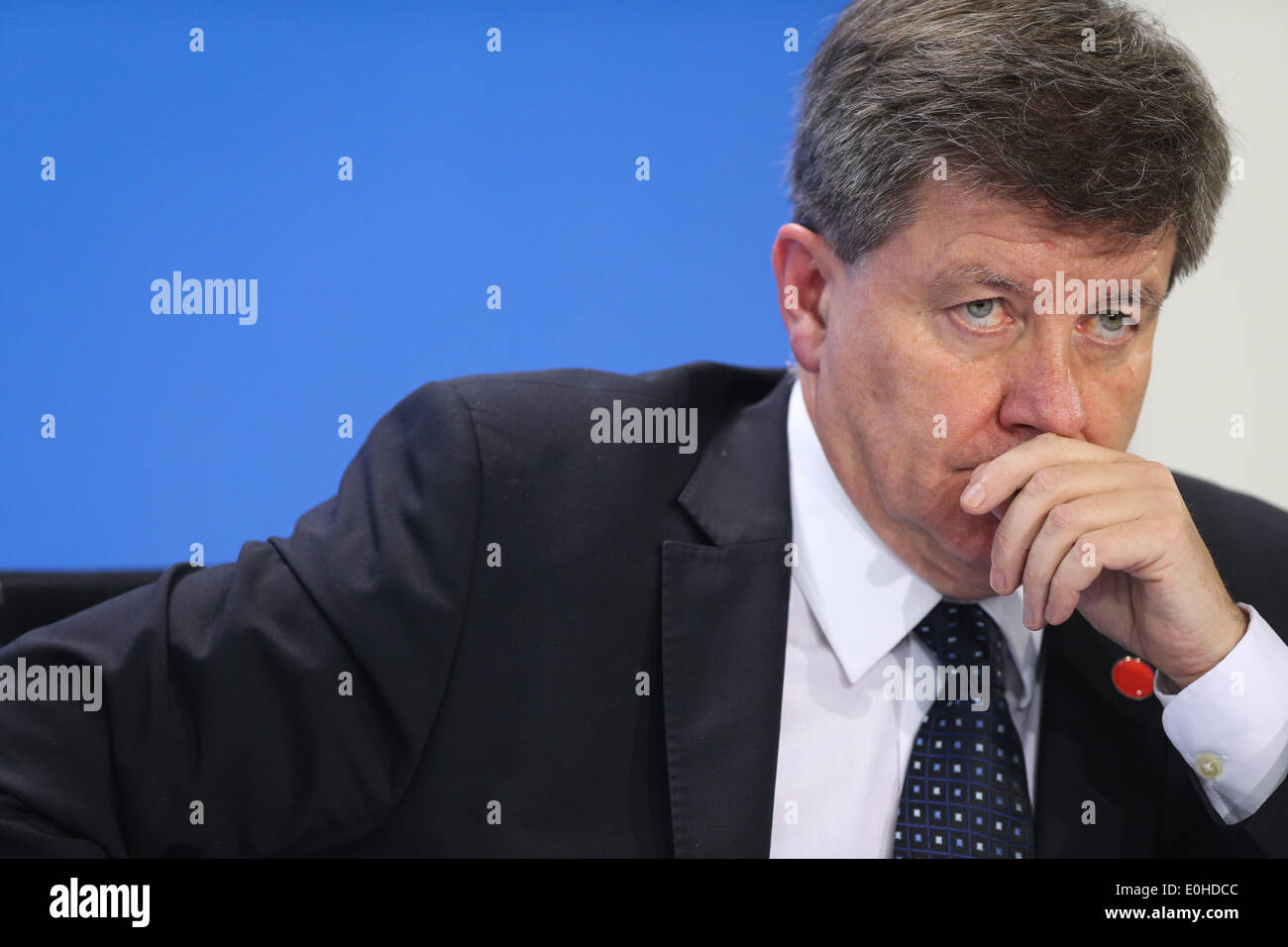 Berlin, Allemagne. 13 mai, 2014. L'Organisation internationale du Travail (OIT) Directeur général, Guy Ryder, assiste à une conférence de presse après une réunion à la chancellerie à Berlin, Allemagne, le 13 mai 2014. © Zhang Fan/Xinhua/Alamy Live News Banque D'Images