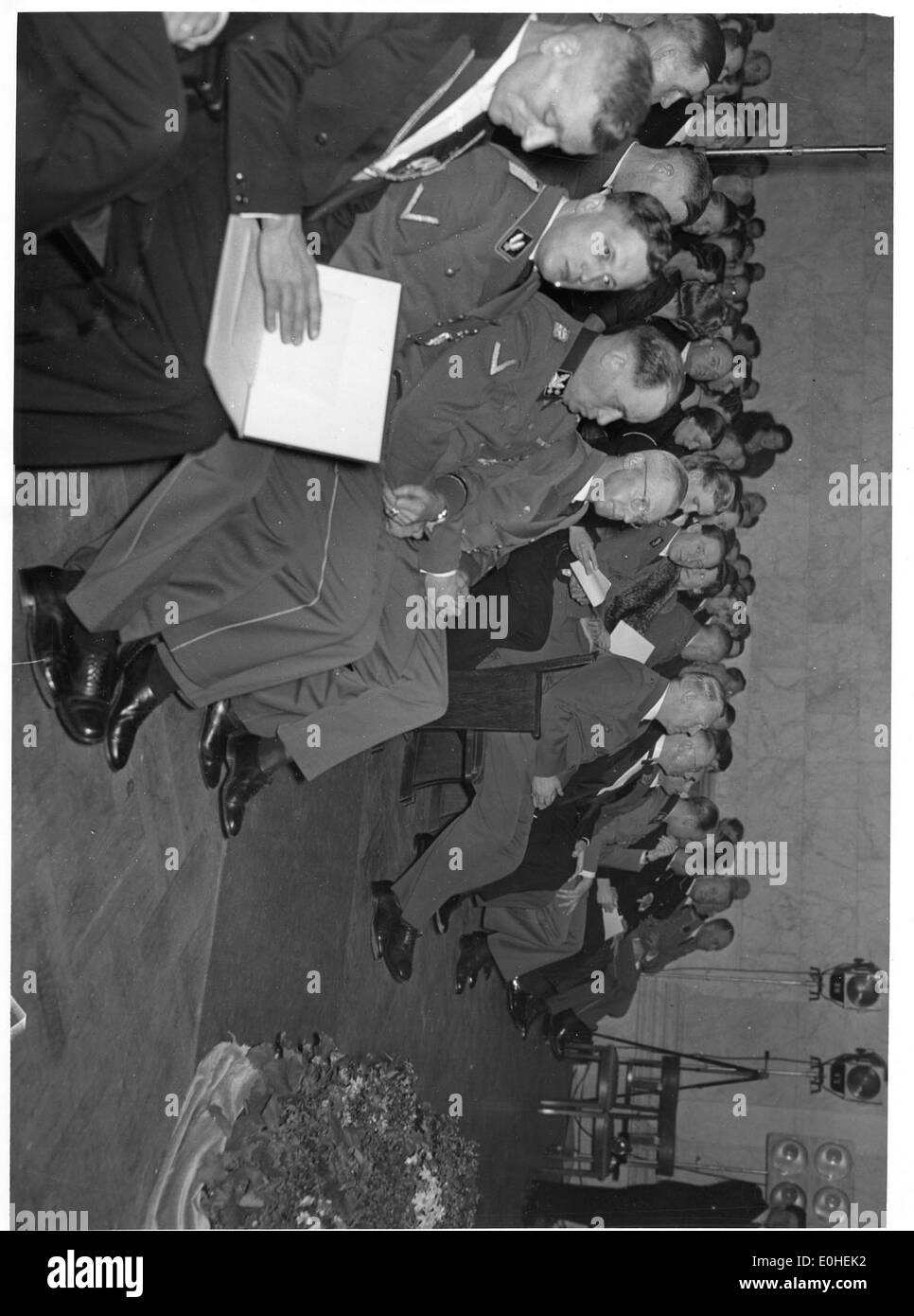 Cette image montre un événement cérémoniel à l'Université Aula, célébrant une occasion importante. La photographie capture la grandeur de la salle de l’université et la formalité de l’événement. Banque D'Images Cette image montre un événement cérémoniel à l'Université Aula, célébrant une occasion importante. La photographie capture la grandeur de la salle de l’université et la formalité de l’événement. Banque D'Images