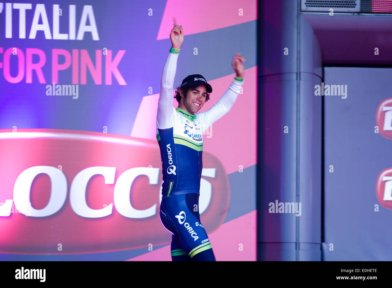 Belfast City Hall UK.10 Mai 2014. Michael Matthews pour Orica-Greenedge qui passe en rose, dans le Giro d'Italia Banque D'Images