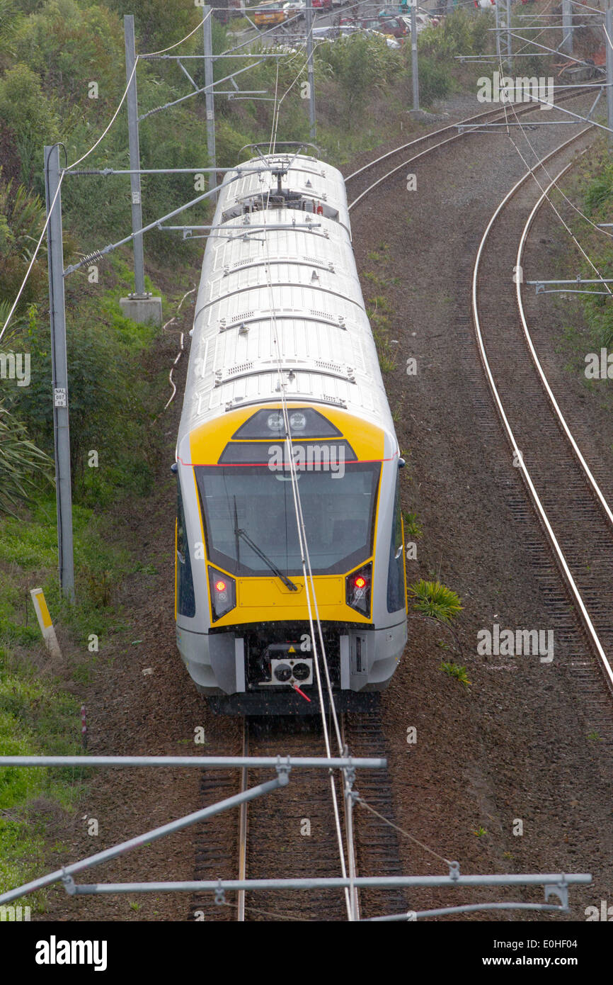 Le nouveau train électrique Transport Auckland sur sa première journée d'exploitation, Remuera, Auckland, Nouvelle-Zélande Banque D'Images