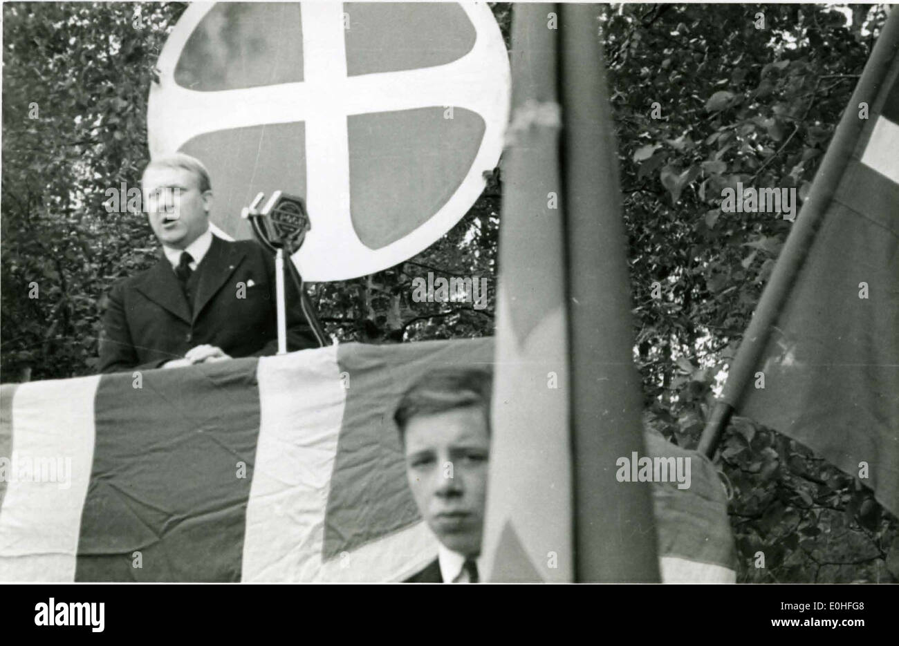 Vidkun Quisling, capturé parlant sur un podium, un moment important de sa carrière politique pendant la seconde Guerre mondiale, avec une date inconnue. Banque D'Images