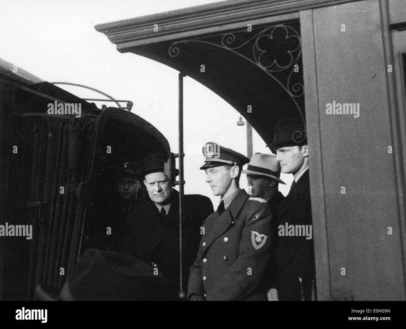 Une photographie de Vidkun Quisling, le leader fasciste norvégien, prise lors de sa visite à Drontheim (Trondheim) les 14 et 15 novembre 1941, pendant la première Guerre mondiale cette image capture un moment charnière de l’occupation de la Norvège par l’Allemagne nazie. Banque D'Images Une photographie de Vidkun Quisling, le leader fasciste norvégien, prise lors de sa visite à Drontheim (Trondheim) les 14 et 15 novembre 1941, pendant la première Guerre mondiale cette image capture un moment charnière de l’occupation de la Norvège par l’Allemagne nazie. Banque D'Images
