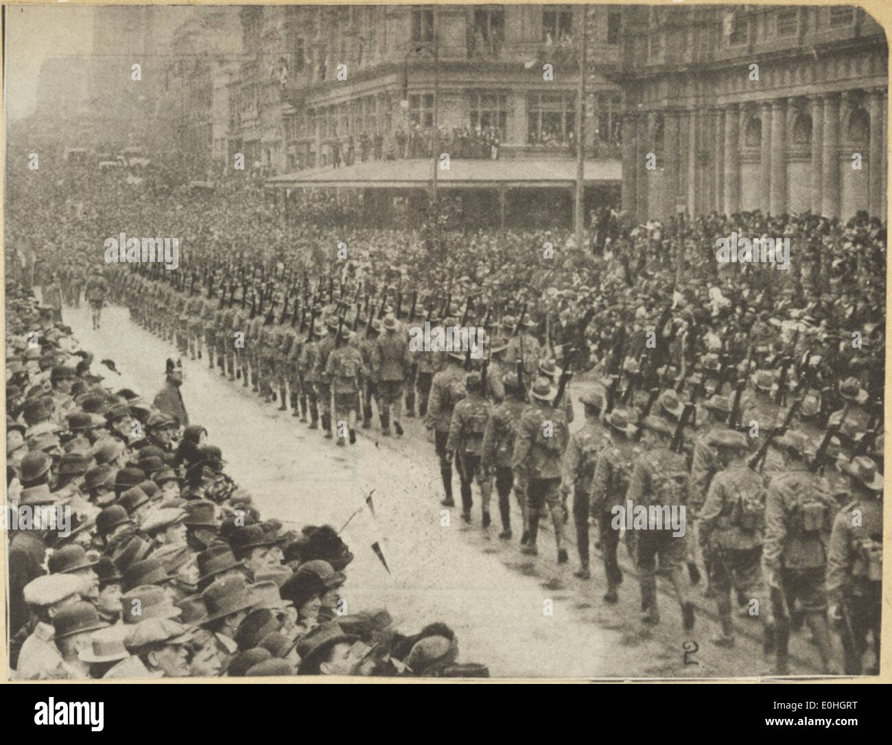 La Force Impériale australienne 2e Brigade d'infanterie marche dans Bourke Street, Melbourne, le vendredi, 25 septembre 1914. Banque D'Images