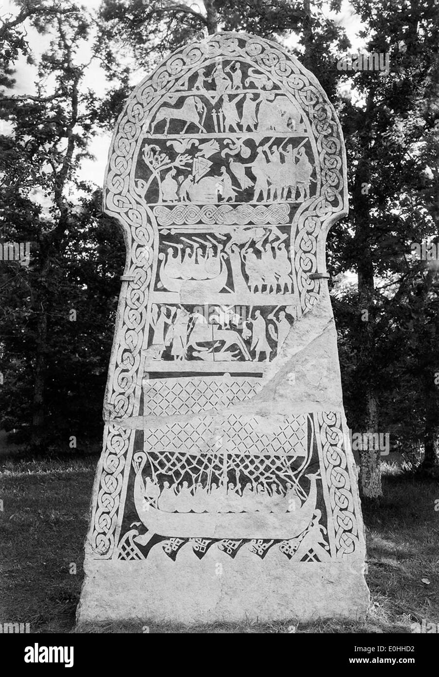 La pierre de Stora Hammars, trouvée à Lilla Varholmen, Gotland, Suède, est un artefact ancien. Il a été créé par Alexander Stephen & sons et est détenu par le Conseil du patrimoine national suédois, mettant en valeur l'art de l'âge viking et l'importance historique. Banque D'Images