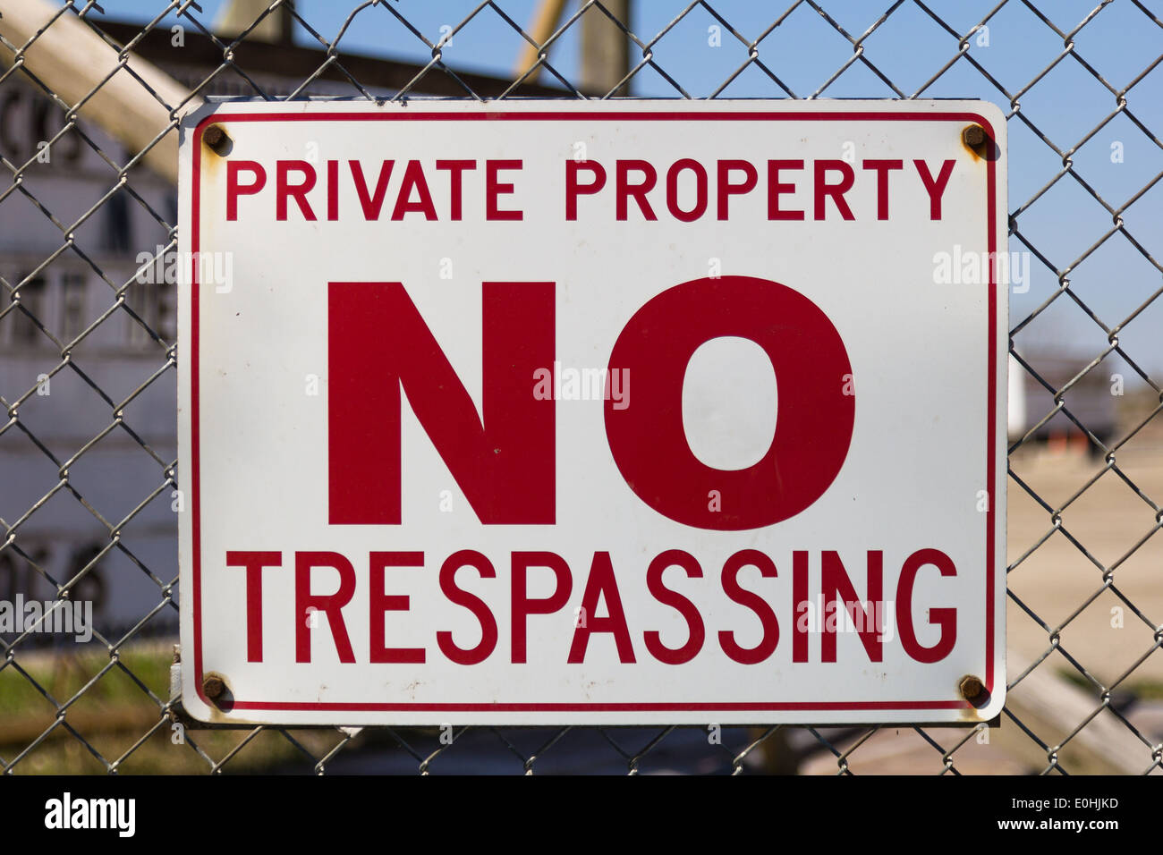 Un signe indiquant que le domaine est une propriété privée et aucune intrusion admis Banque D'Images