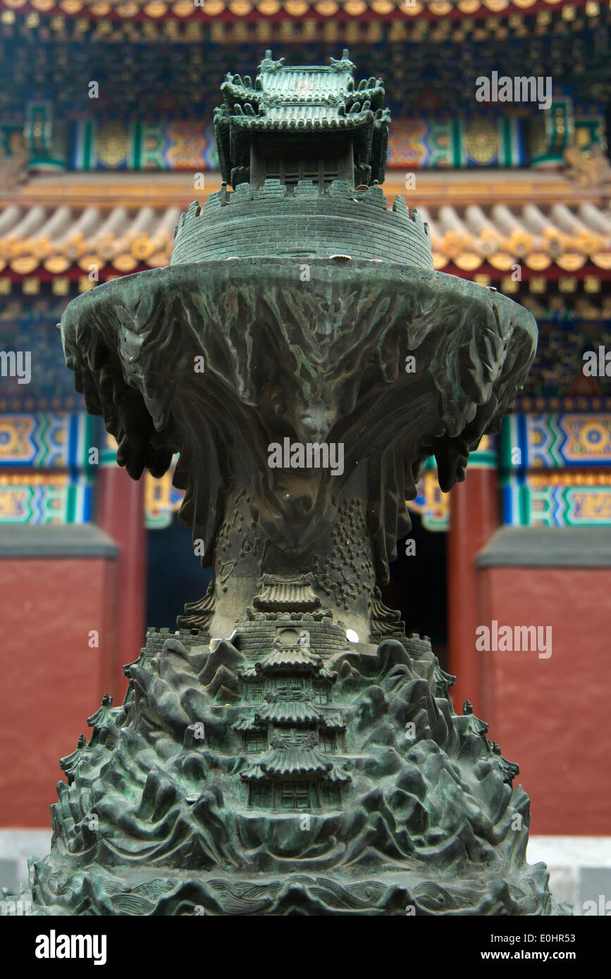 Culte au Temple des Lamas, le Temple Lama, Dongcheng District, Beijing, Chine Banque D'Images