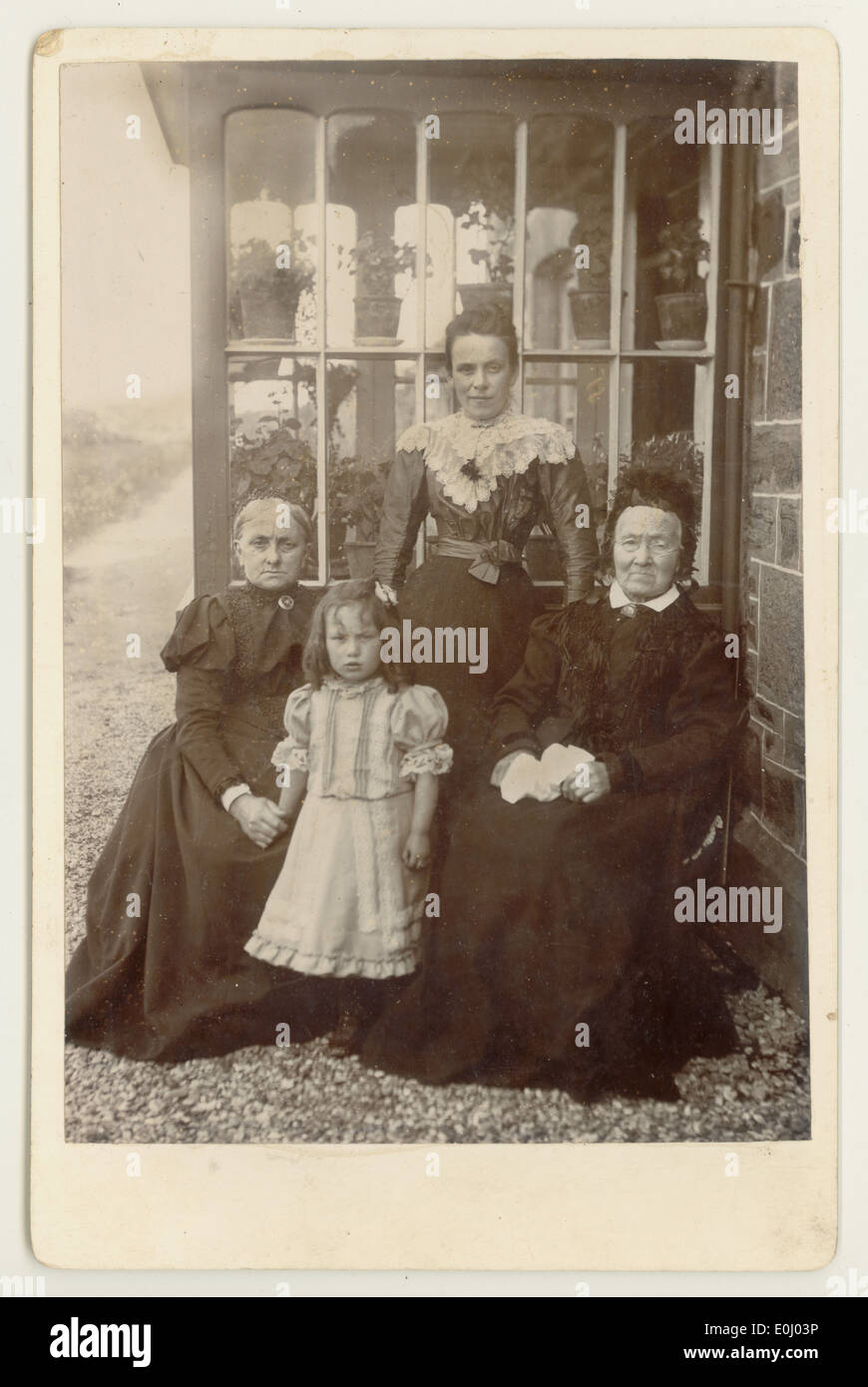 Photographie du cabinet portrait d'une famille victorienne, vers 1890, au Royaume-Uni. Banque D'Images