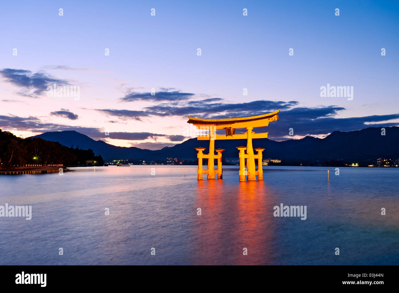 De Torii, billet d'Itsukushima, île de Miyajima, Site du patrimoine mondial de l'UNESCO, dans la préfecture d'Hiroshima, Japon. Banque D'Images