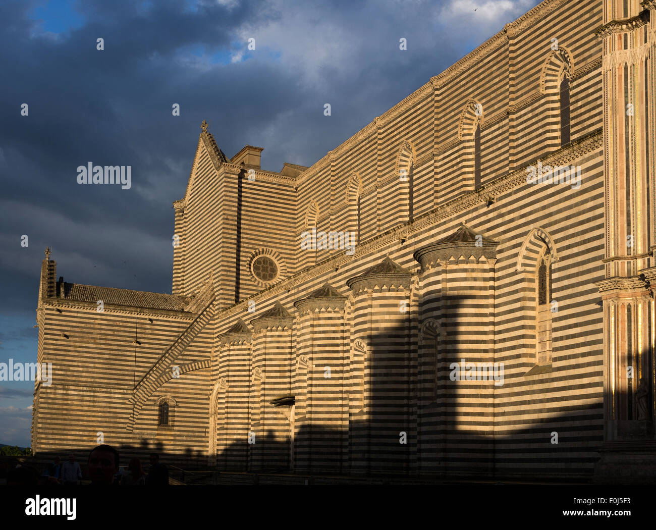 Voir texturés de mur de pierre sur le côté de la Cathédrale à Orvieto, Ombrie, Italie Banque D'Images