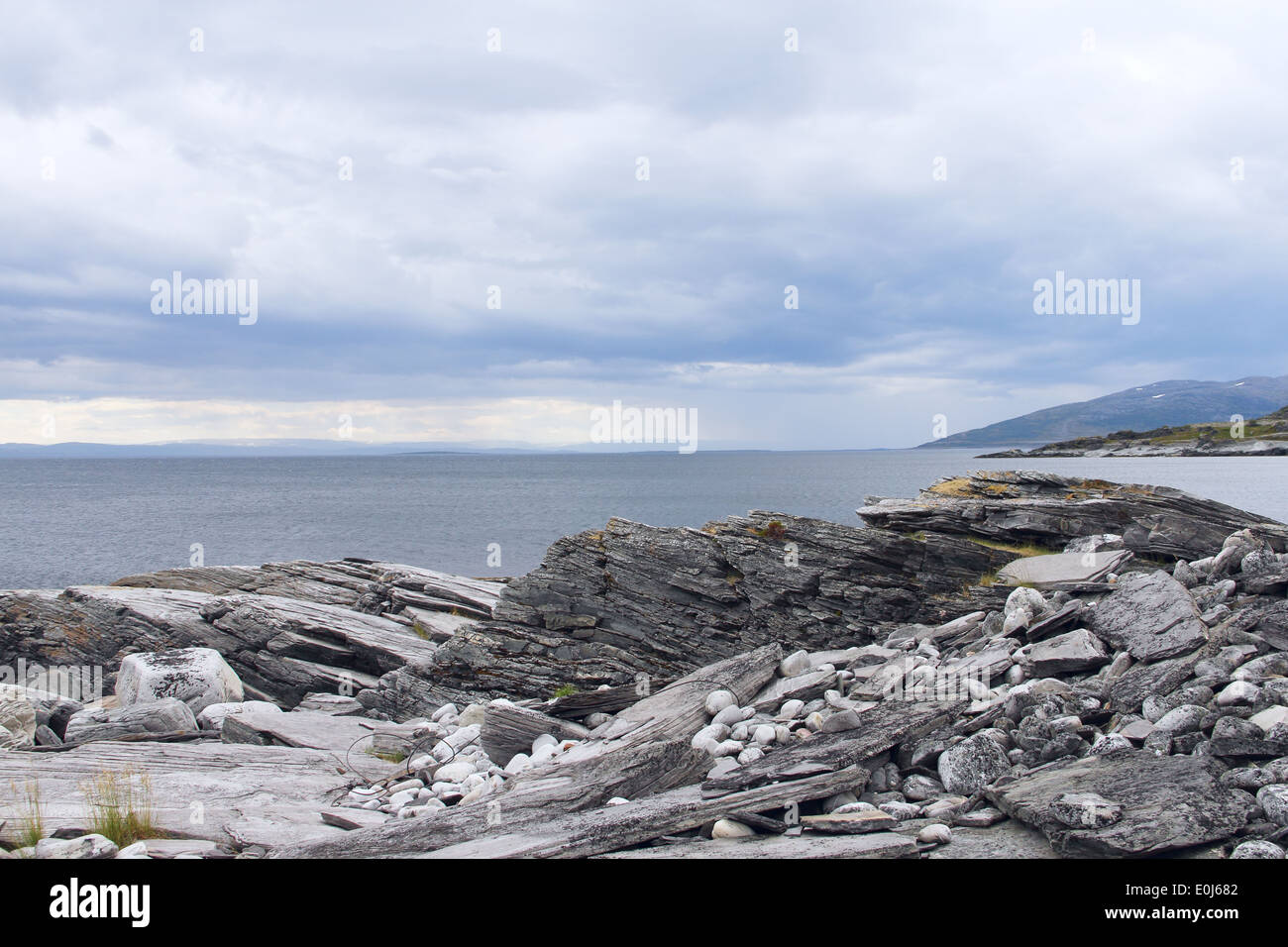 Paysage du nord de la Norvège d'été. Océan Arctique, de la côte de la mer de Barents, Norvège. Banque D'Images