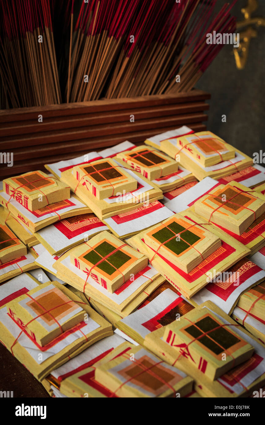 L'argent de papier et d'encens Banque D'Images