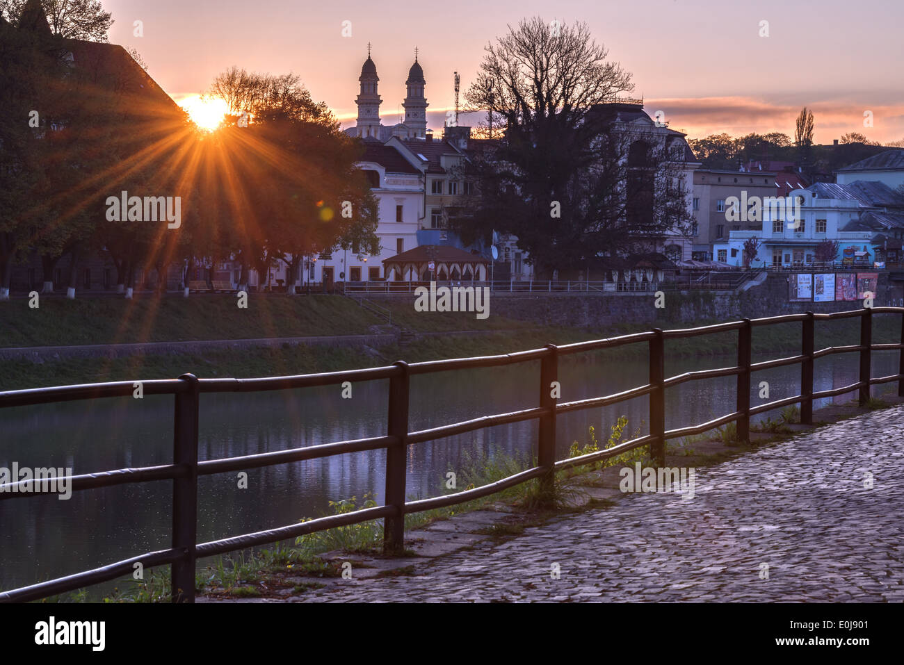 Sunrice en Transcarpathie ville uzhhorod Banque D'Images