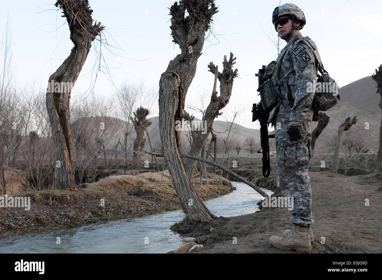 QALA HAZARA, l'Afghanistan (février1, 2010) - Un soldat de l'armée américaine 10e division de montagne, 3e Bataillon, 6e domaine Artille Banque D'Images