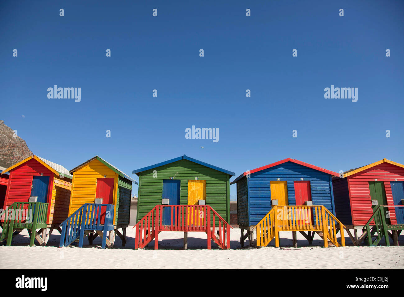 De cabines colorées à Muizenberg, Cape Town, Western Cape, Afrique du Sud Banque D'Images