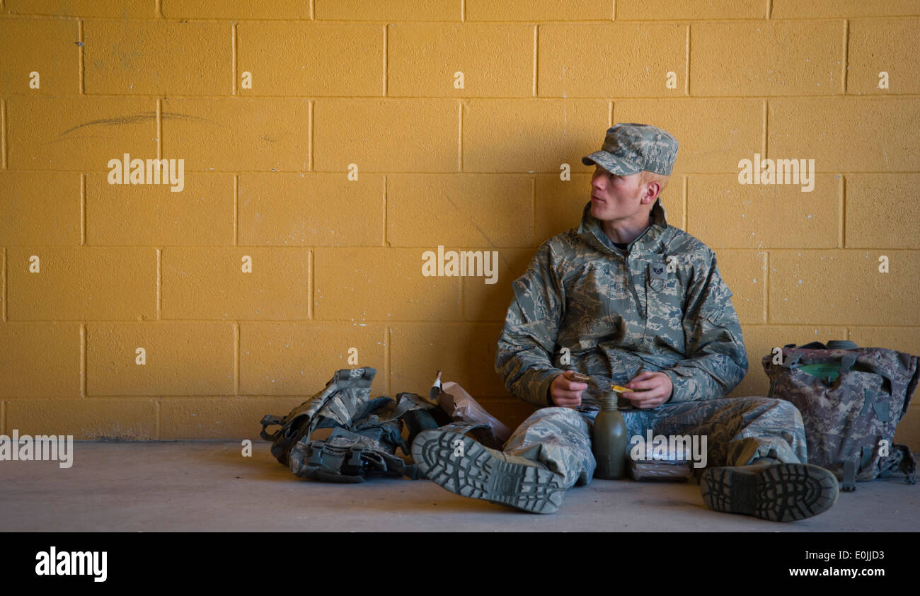 CAMP BULLIS, Texas-- Le s.. Adam Wheeler, le détachement des Forces de sécurité de l'Administration centrale, 2 Centre, Marine Corps Air Station Mira Banque D'Images