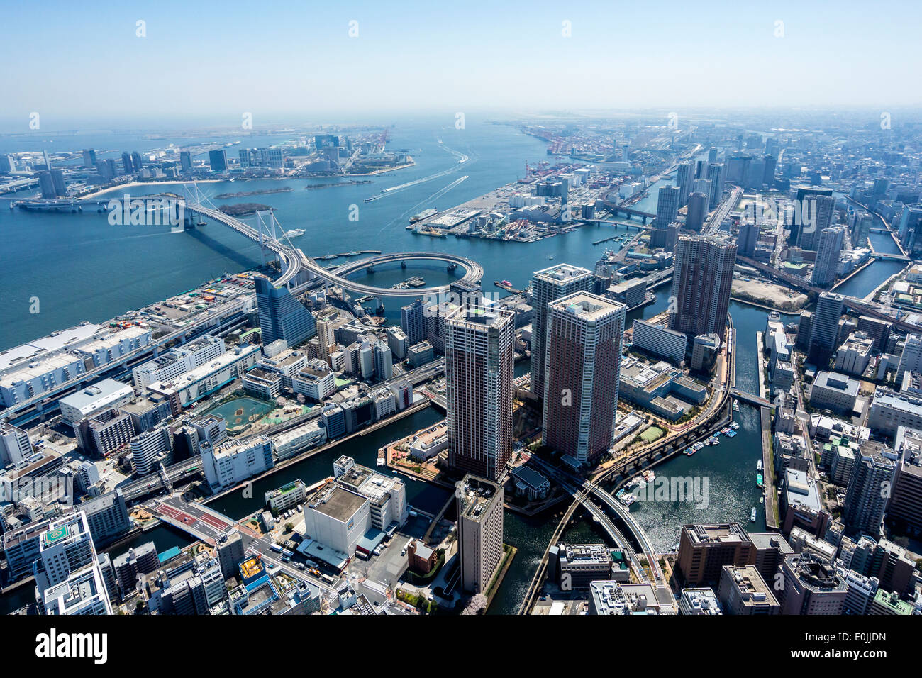 Pont en arc-en-ciel et la baie de Tokyo Banque D'Images