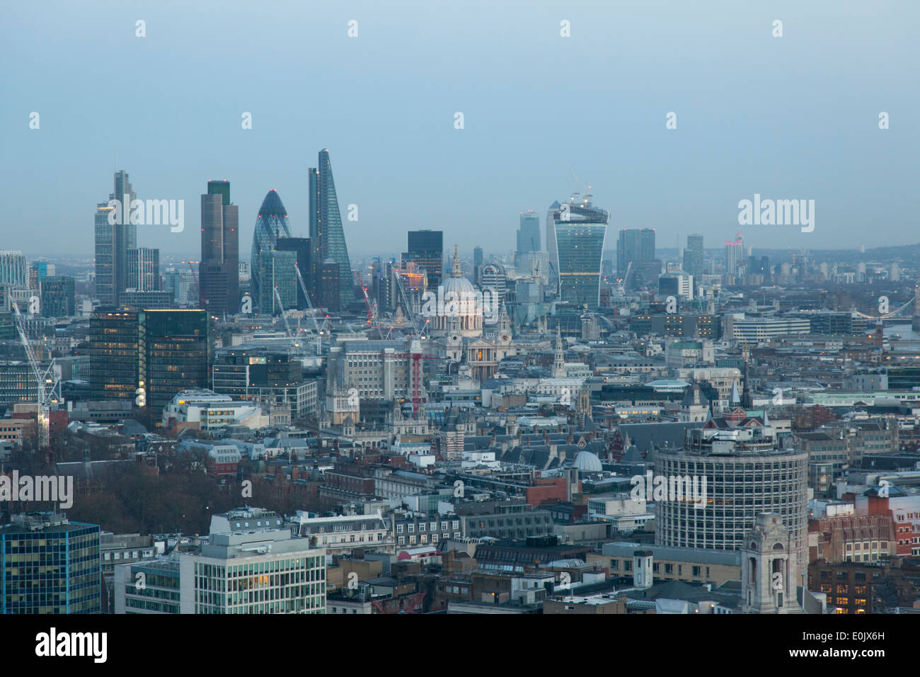 Vue sur Londres prendre dans certains de la célèbre architecture, prises à partir de la 33e étage de Centre Point, New Oxford Street Banque D'Images