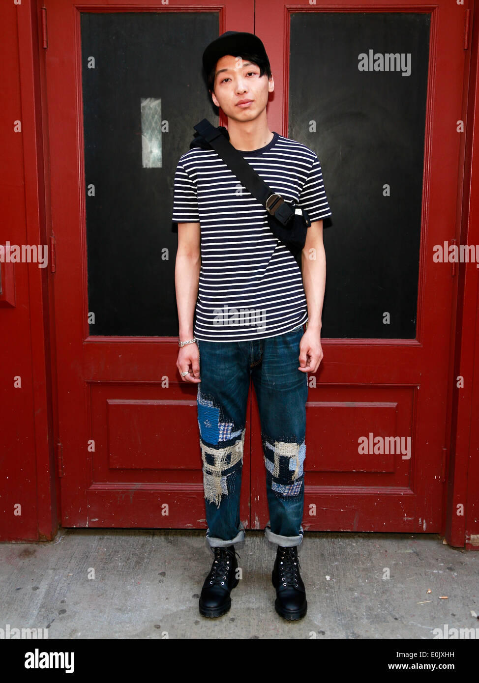 Kai Cui walking in New York City - 12 mai 2014 - Photo : Manhattan piste/Charles Eshelman Banque D'Images
