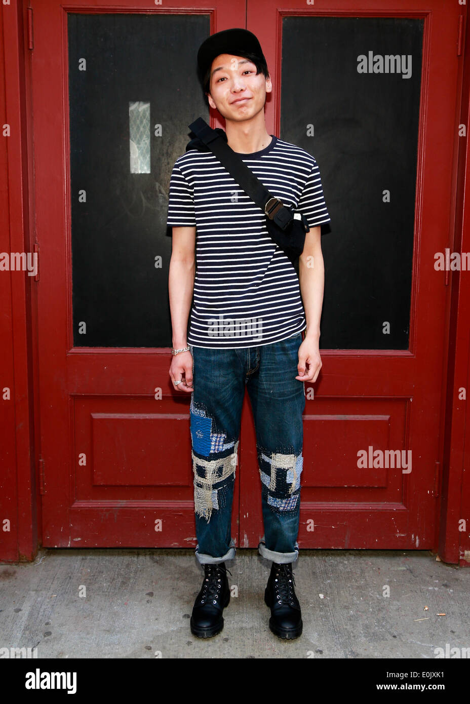 Kai Cui walking in New York City - 12 mai 2014 - Photo : Manhattan piste/Charles Eshelman Banque D'Images